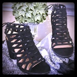 💃🏼FERGALICIOUS Strappy Block Heels!